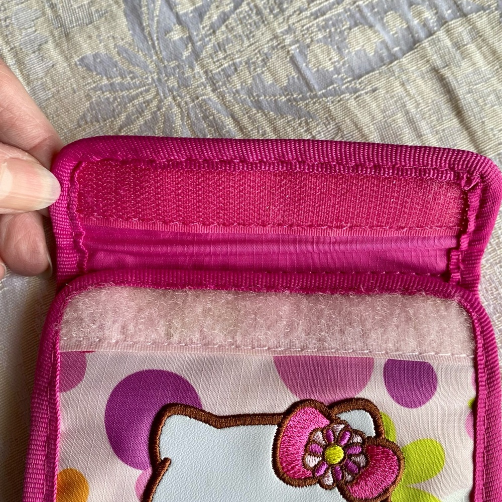 Hello Kitty Wallet 2011 - Picture 3 of 13